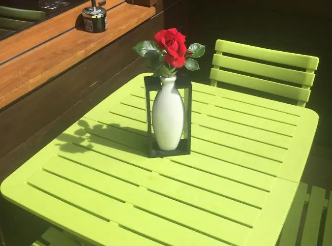 Cedar 3/4 Paradise Hotel *