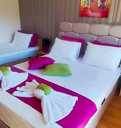 Cedar 3/4 Paradise Hotel *