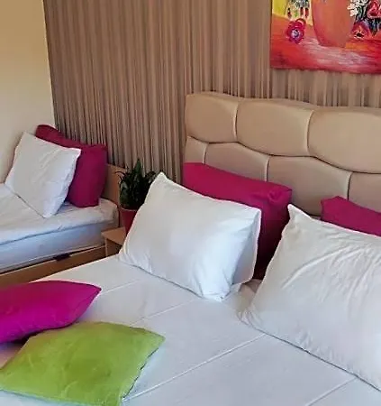 Cedar 3/4 Paradise Hotel