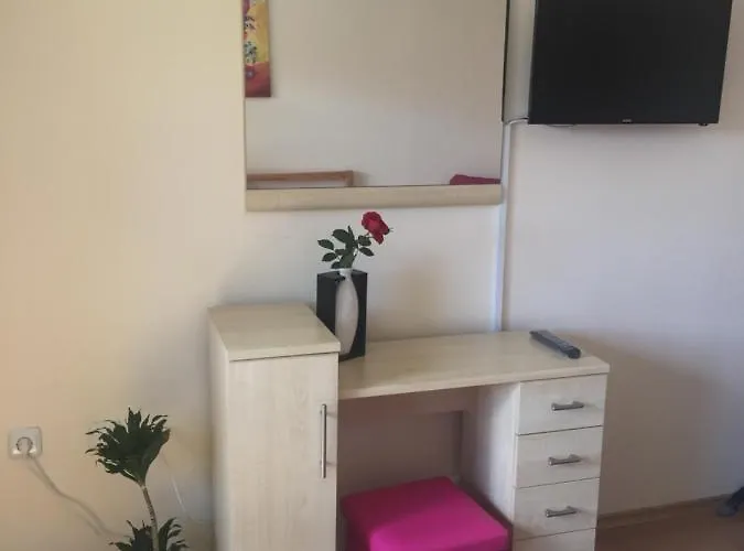 Cedar 3/4 Paradise Hotel *