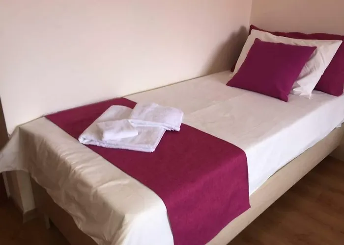 Cedar 3/4 Paradise Hotel